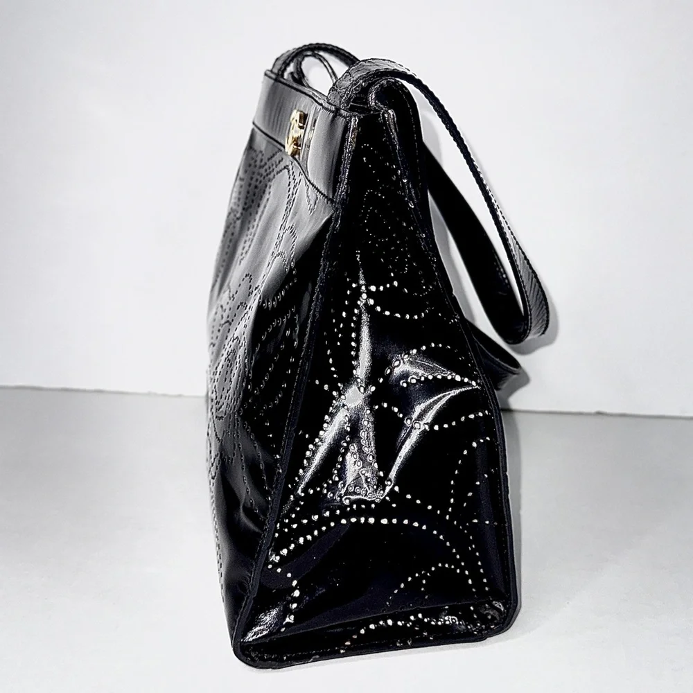 🔥SOLD🔥CHANEL Camelia Enamel Tote Bag - Picture 6 of 17